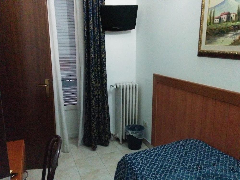 Hotel Aurelia Milano Centrale Екстериор снимка