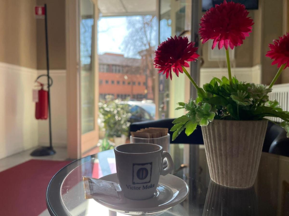 Hotel Aurelia Milano Centrale Екстериор снимка
