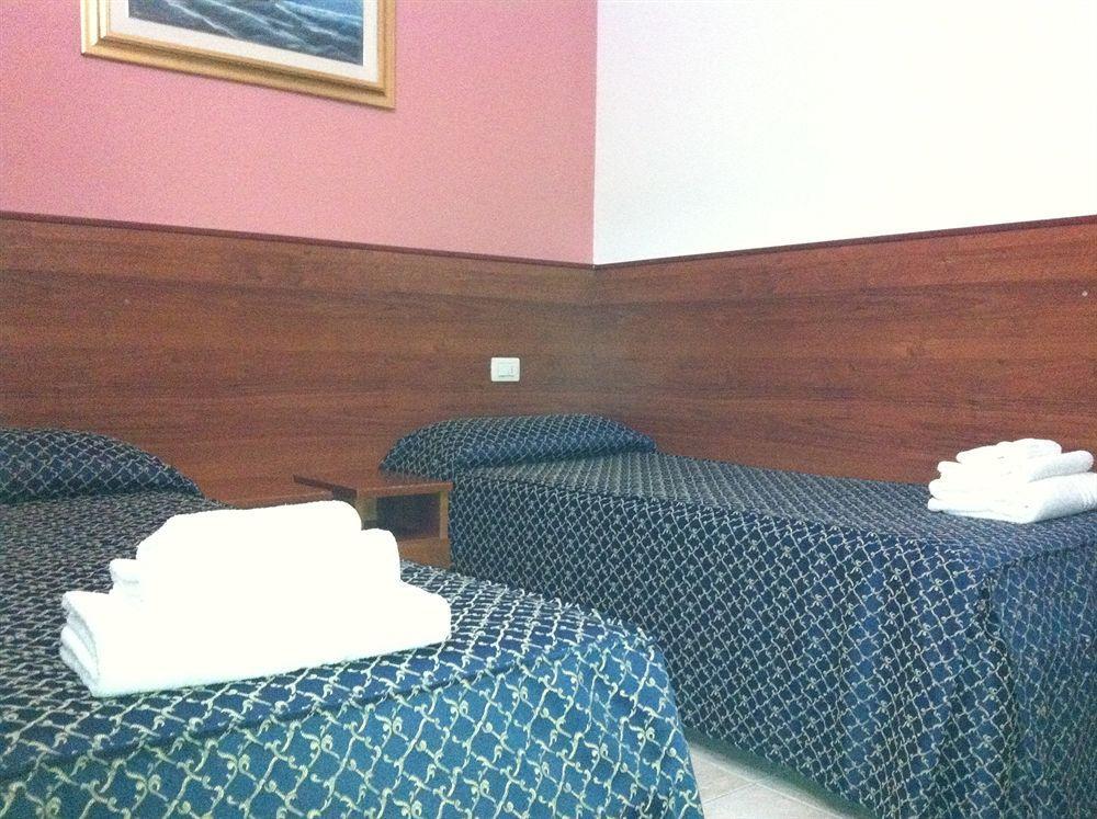 Hotel Aurelia Milano Centrale Екстериор снимка