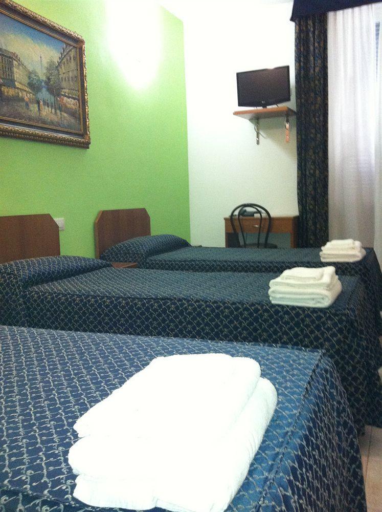 Hotel Aurelia Milano Centrale Екстериор снимка