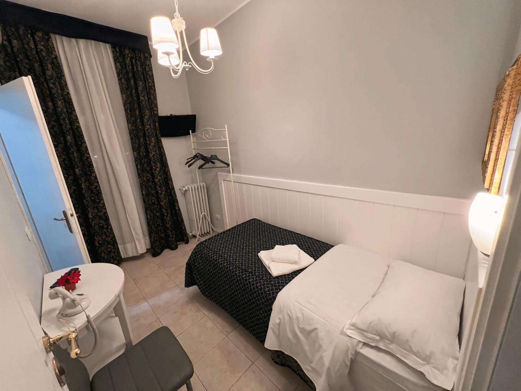 Hotel Aurelia Milano Centrale Стая снимка