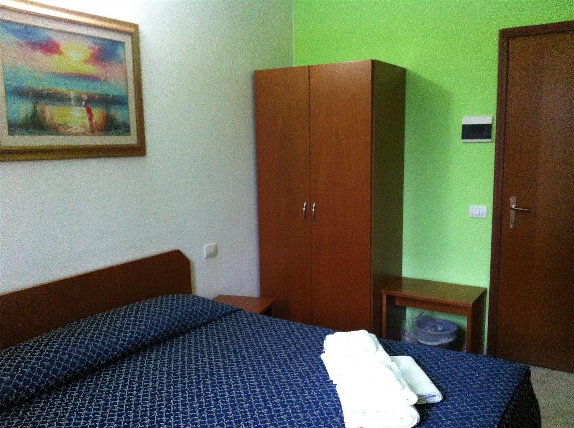 Hotel Aurelia Milano Centrale Екстериор снимка