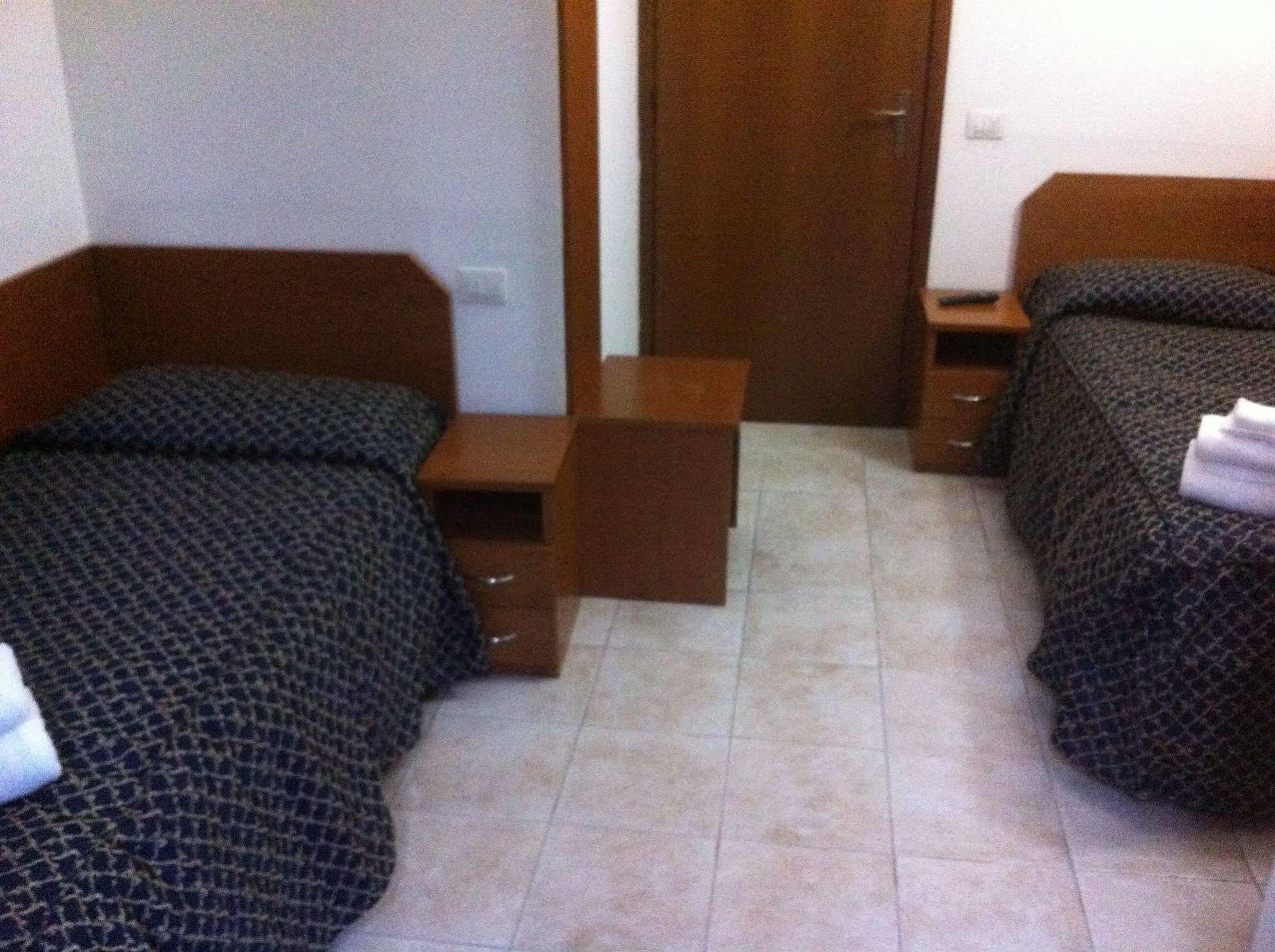 Hotel Aurelia Milano Centrale Екстериор снимка