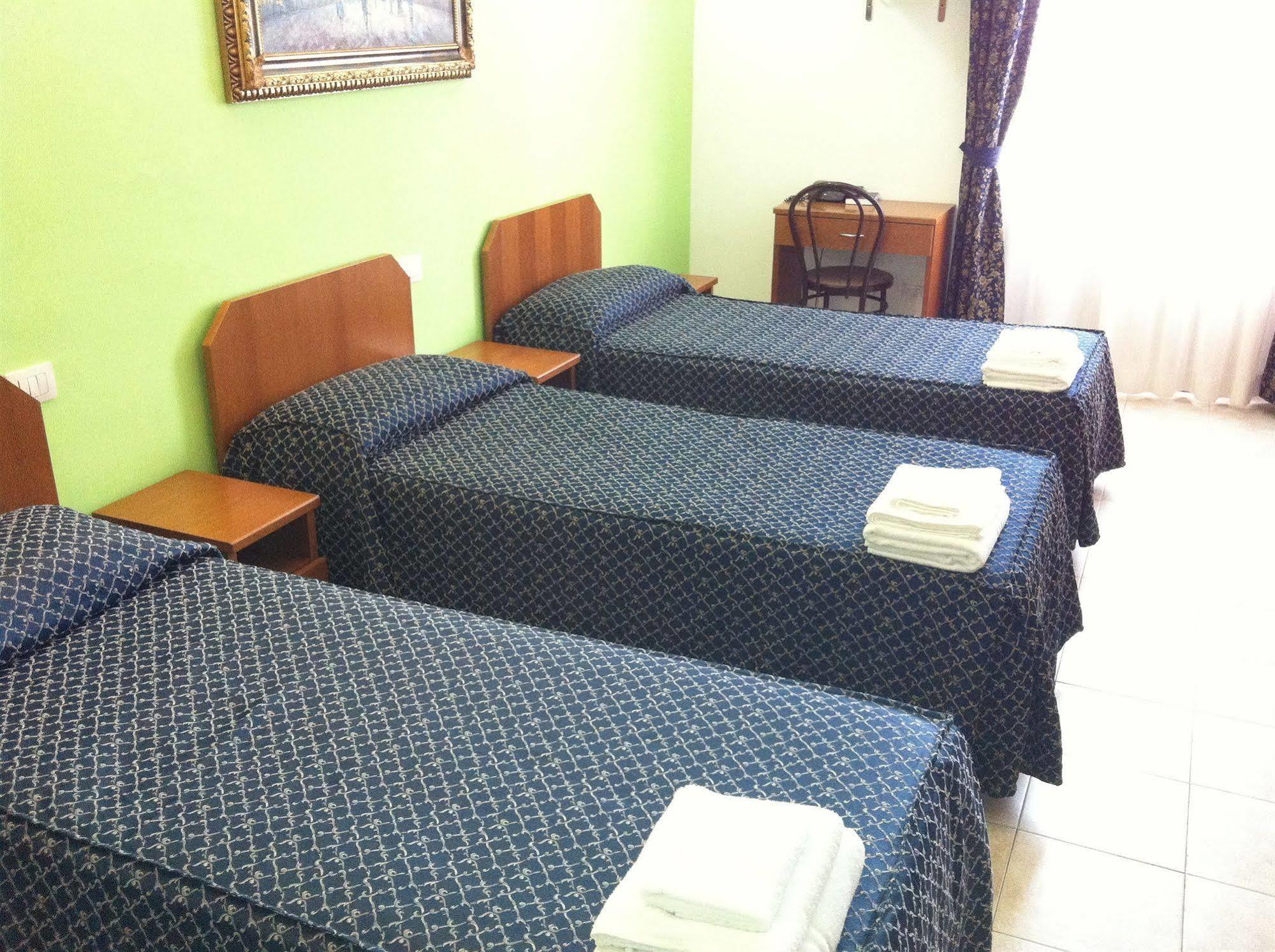 Hotel Aurelia Milano Centrale Екстериор снимка
