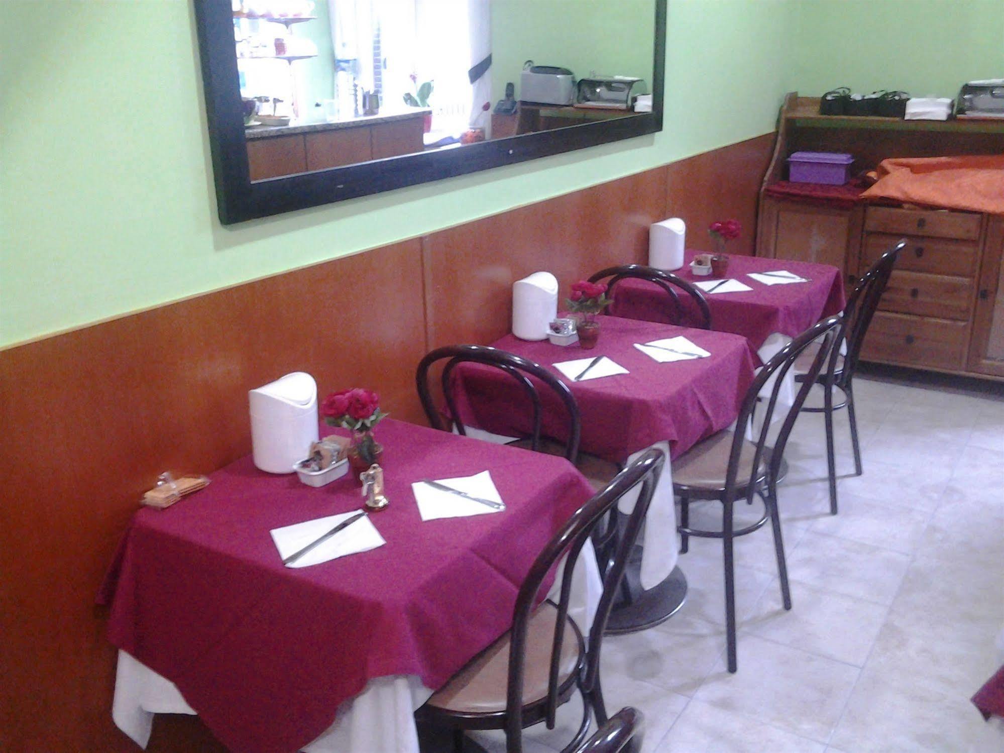 Hotel Aurelia Milano Centrale Екстериор снимка