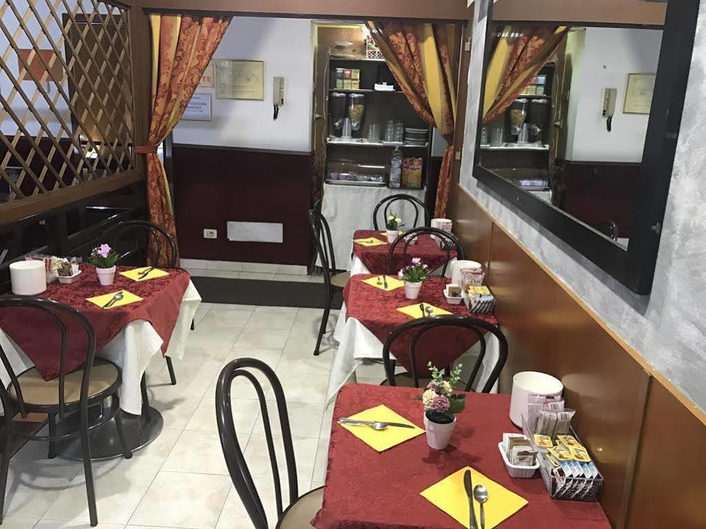 Hotel Aurelia Milano Centrale Екстериор снимка