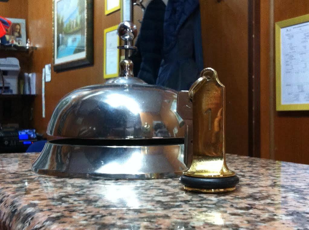 Hotel Aurelia Milano Centrale Екстериор снимка